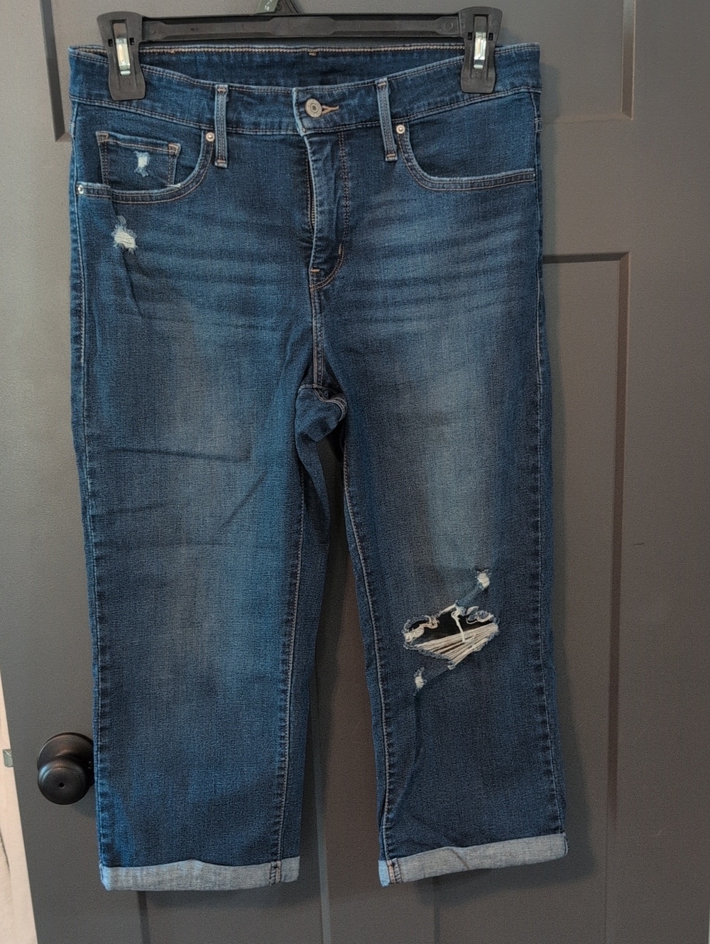 Women's Levi Distressed Capris